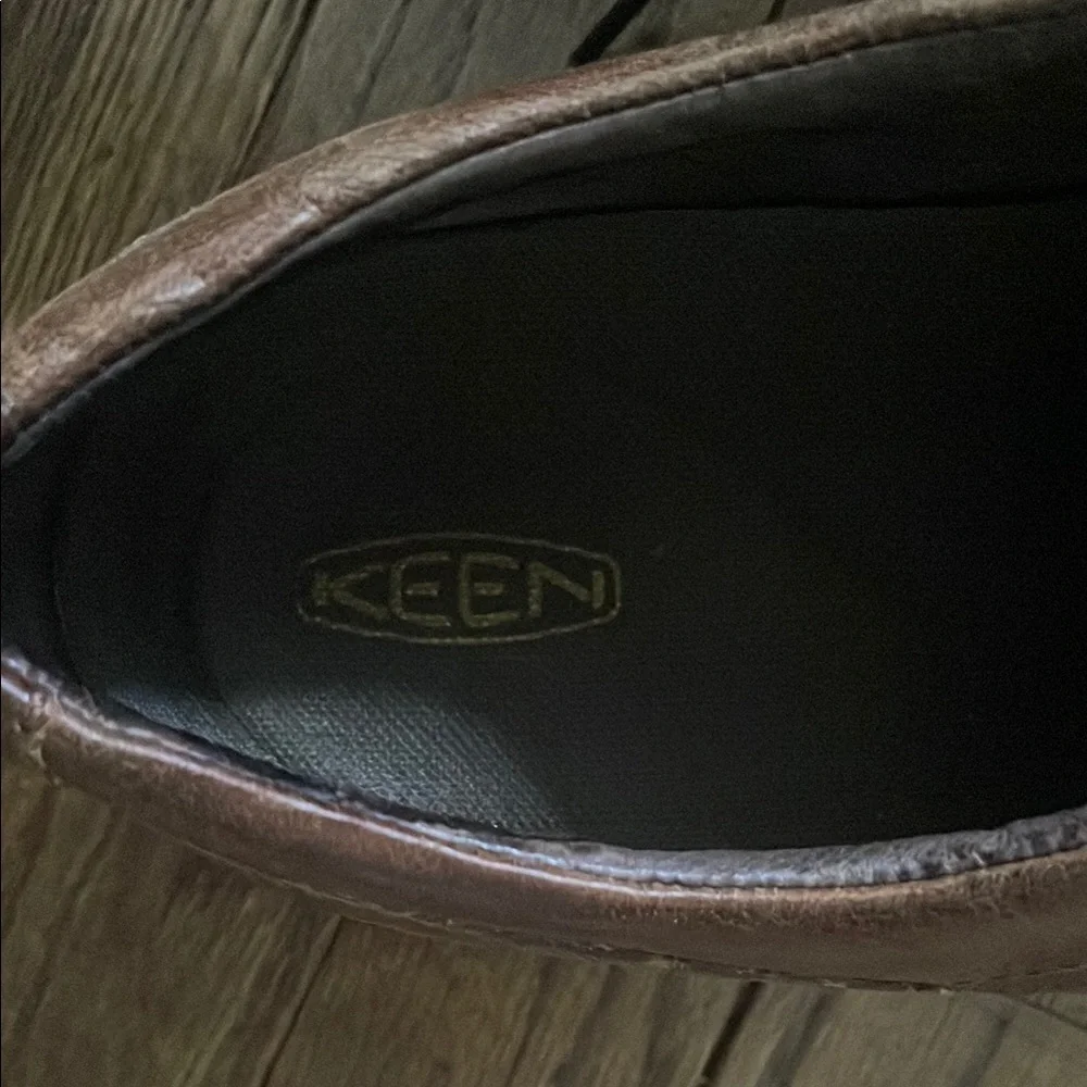 Keen Brown Oxford Shoes with Polished Finish and Lace-Up Design
